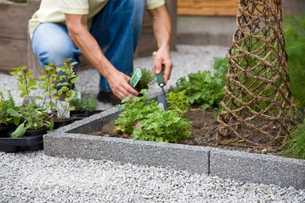 Laying a garden path with gravel