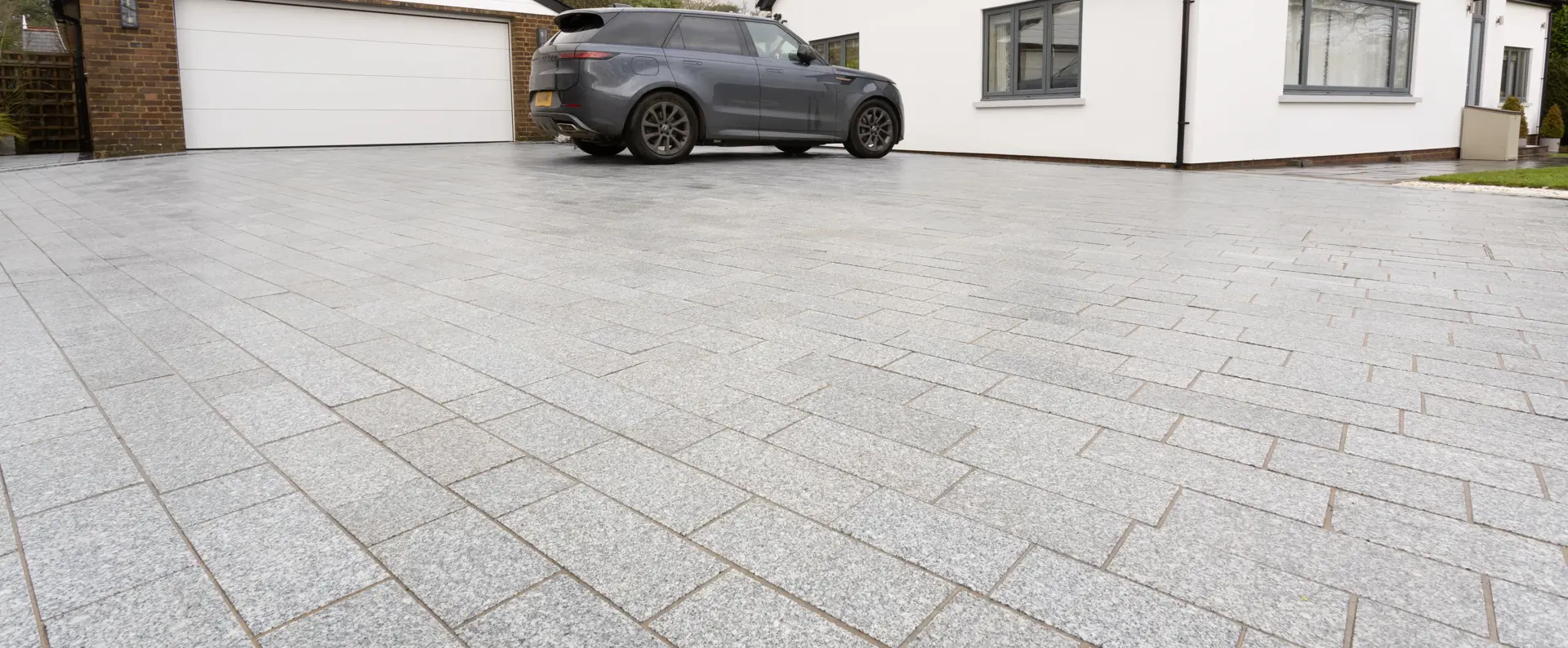 Granite eclipse setts with a white house in the background