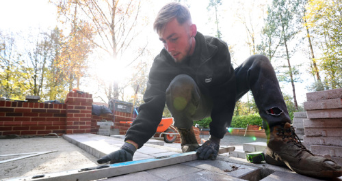 Marshalls Accredited Member laying a driveway